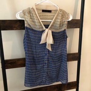 Express Sleeveless shirt with bow